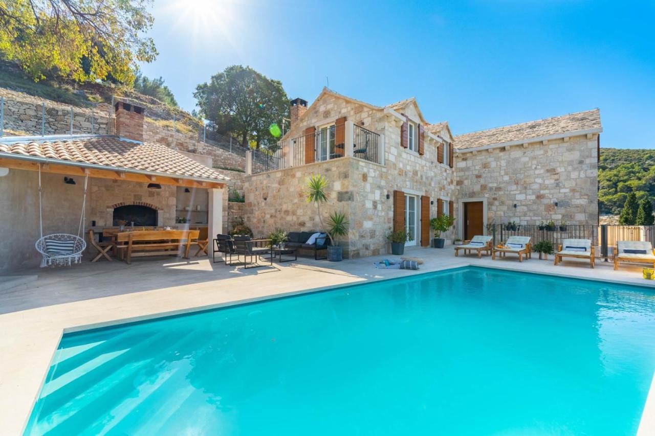 New Villa Ani! Traditional And Luxurious 4-Bedroom Villa With Heated Pool And Sea Views Postira Ngoại thất bức ảnh