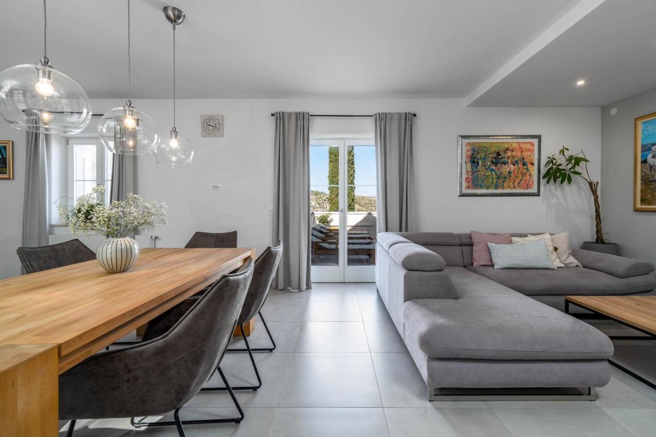 New Villa Ani! Traditional And Luxurious 4-Bedroom Villa With Heated Pool And Sea Views Postira Ngoại thất bức ảnh