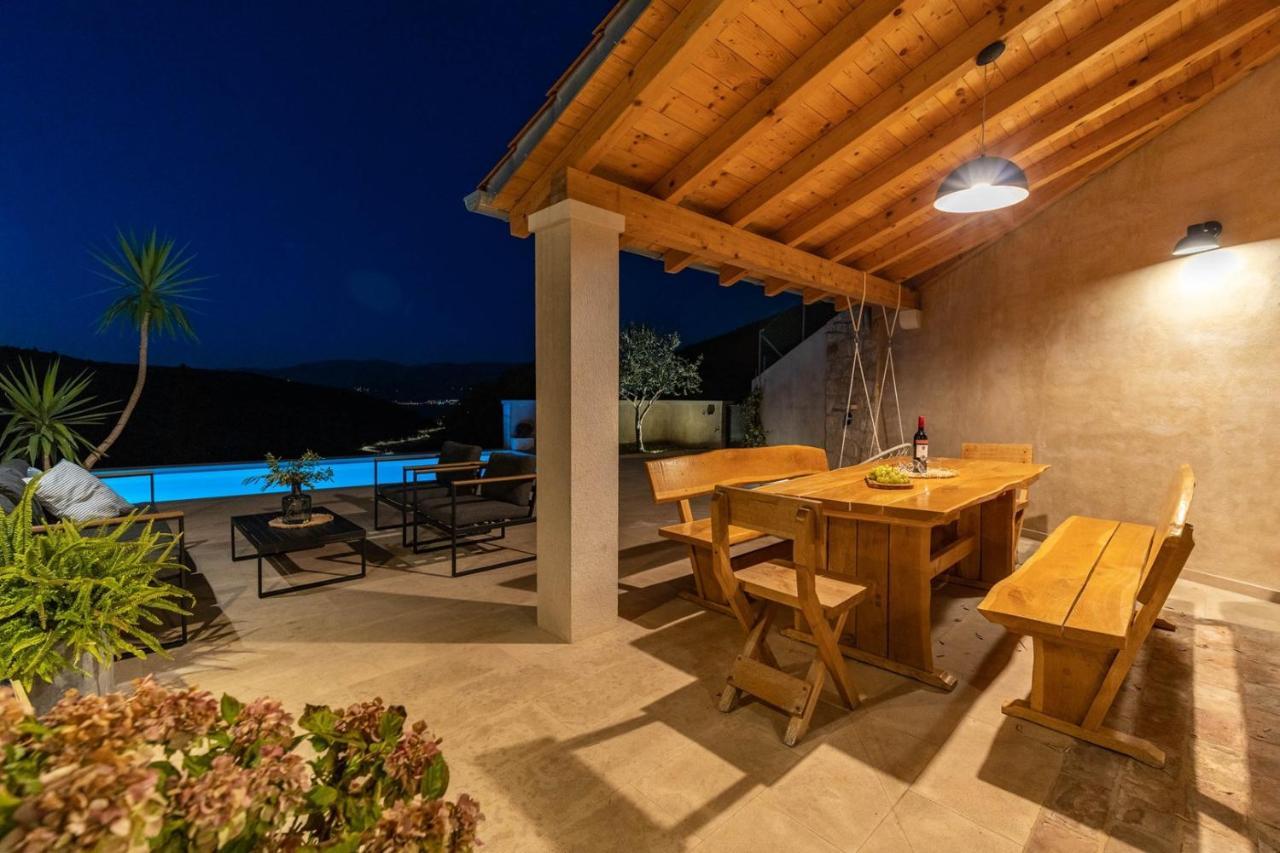 New Villa Ani! Traditional And Luxurious 4-Bedroom Villa With Heated Pool And Sea Views Postira Ngoại thất bức ảnh